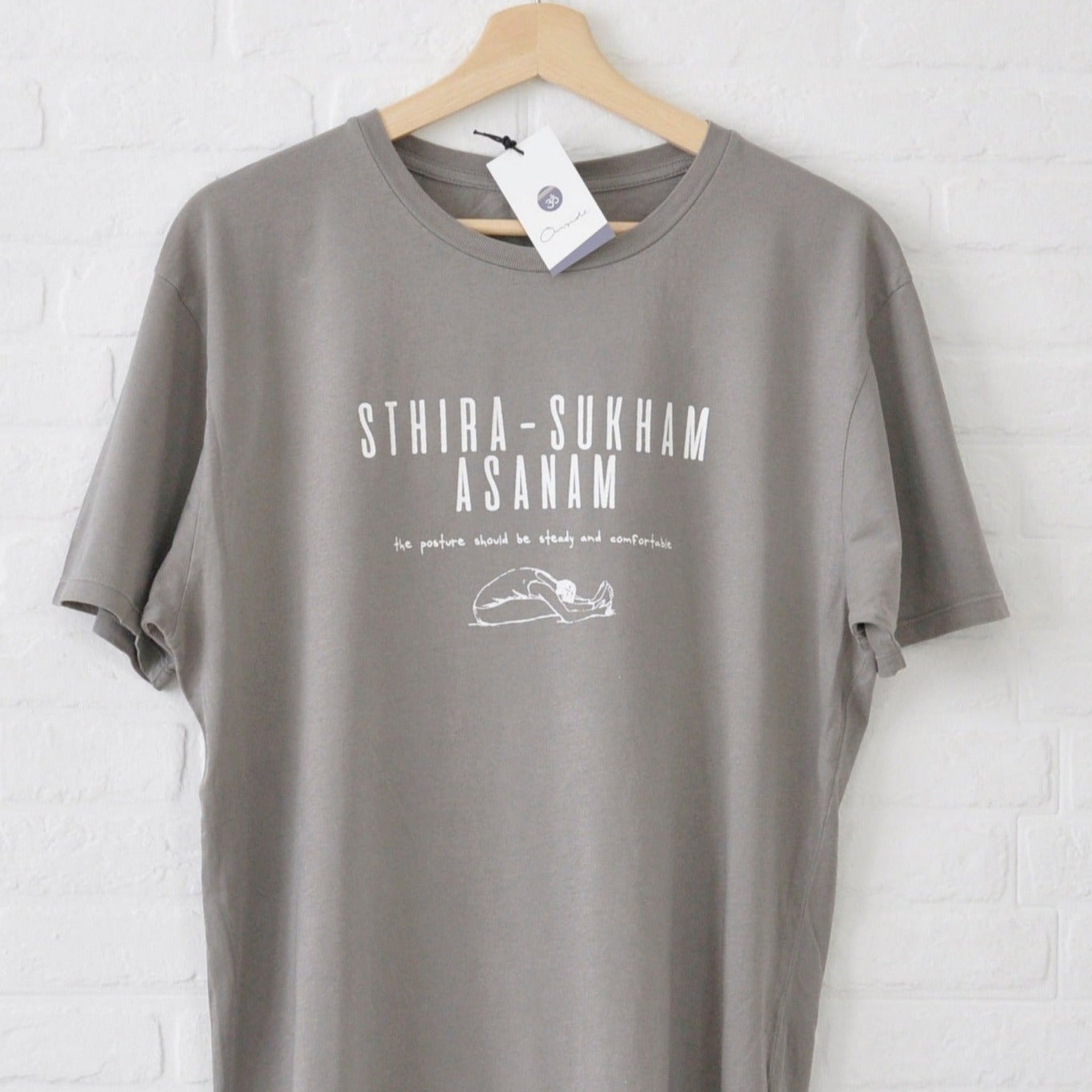 Camiseta Hombre Sthira Sukham Asanam