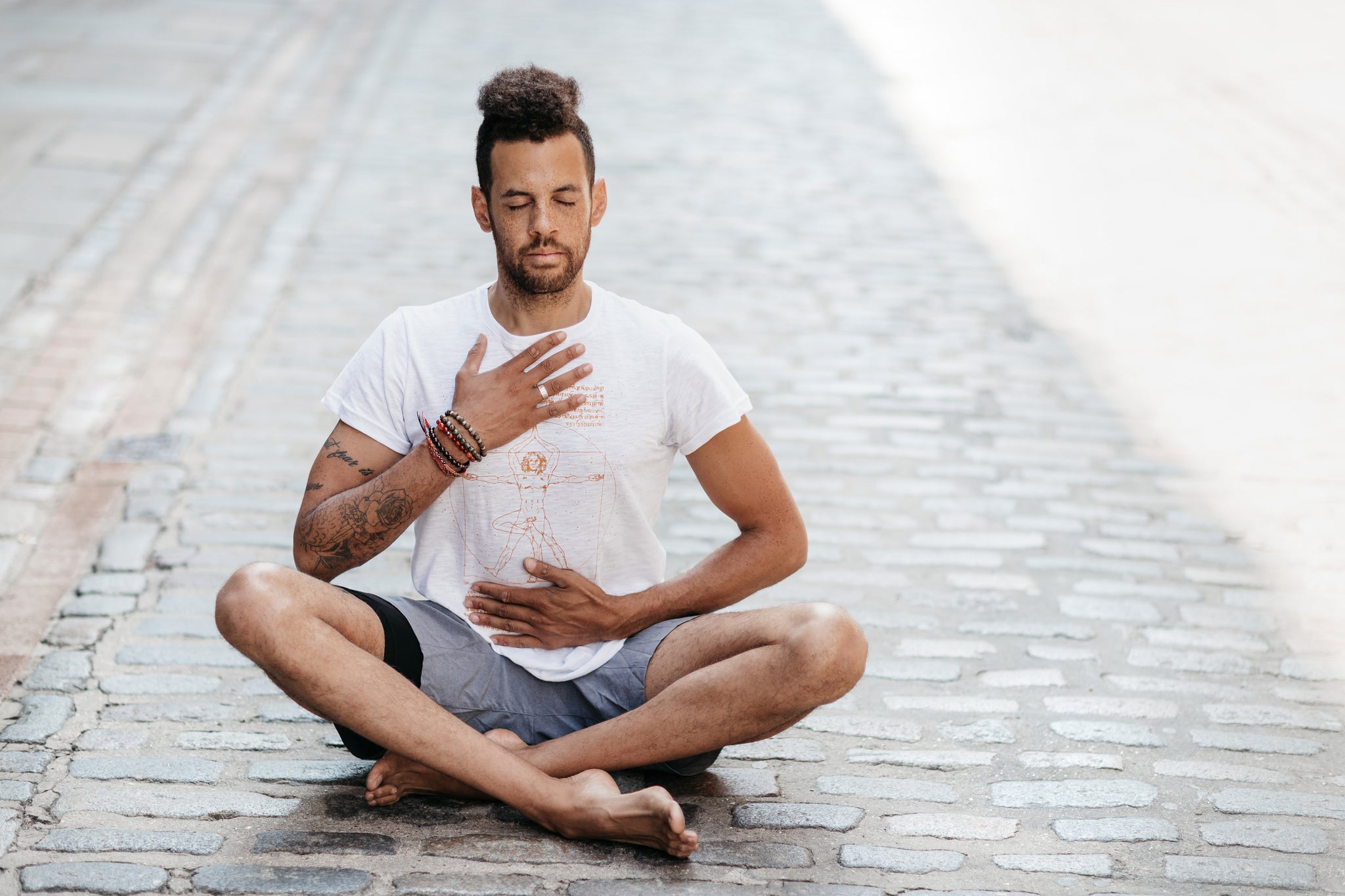 Camiseta Hombre Yogui Da Vinci | Vedas